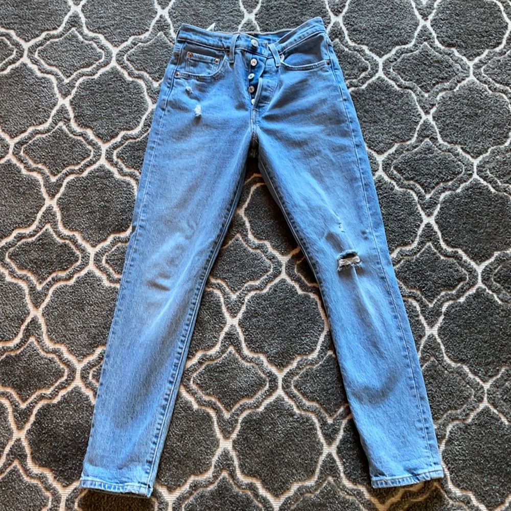 Levi’s 501 skinny sz 24, length 28. Like new.
